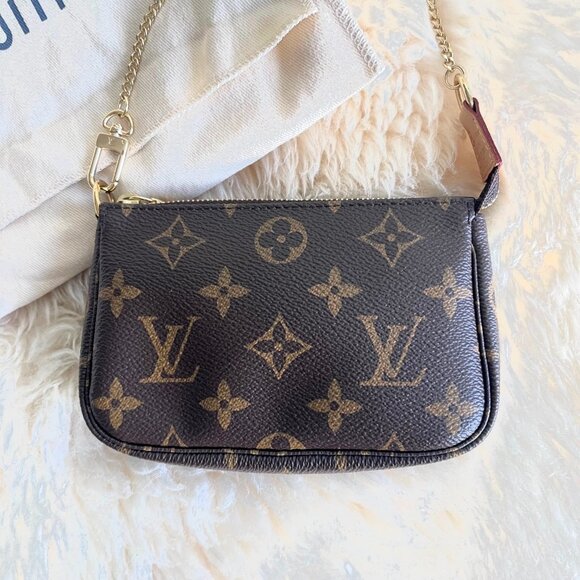 Louis Vuitton Mini Pochette Accessoires Bag - Picture 3 of 12